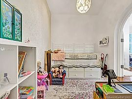 Beautiful 3bedroom House Going For a Nice Price in Miami Beach, FL (Photo 4 of 12)