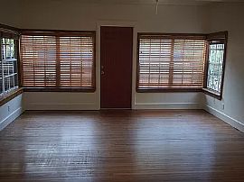 2922 Sw 30th Ct in Miami, FL (Photo 4 of 11)