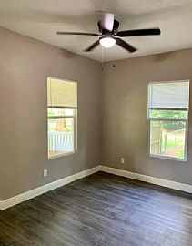 1131 W Chase St, Lakeland, Fl 33815 in Lakeland, FL (Photo 8 of 12)