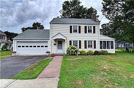 118 Washington Cir, West Hartford, Ct 06119 in West Hartford, CT