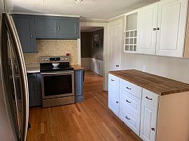 118 Washington Cir, West Hartford, Ct 06119 in West Hartford, CT (Photo 2 of 6)