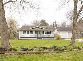 Spacious 2 Br - 1 Bathroom !! Available Now! in South Bend, IN