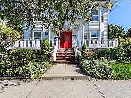 15 Lawn Ave #1, Portland, Me  in Portland, ME (Photo 4 of 12)