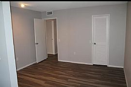 15637 N 99th Dr, Sun City, Az 85351 in Sun City, AZ (Photo 10 of 12)