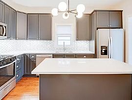 Charming 2 Bedroom in Chicago, IL (Photo 3 of 5)