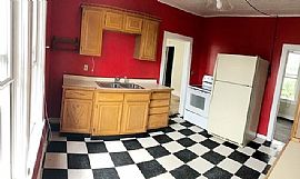 1611 Shore Dr, Marinette, Wi 54143 in Marinette, WI (Photo 3 of 9)