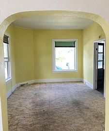 1611 Shore Dr, Marinette, Wi 54143 in Marinette, WI (Photo 4 of 9)