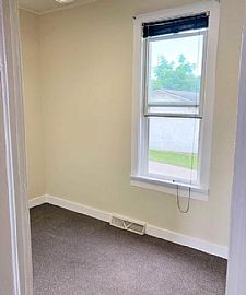 1611 Shore Dr, Marinette, Wi 54143 in Marinette, WI (Photo 5 of 9)