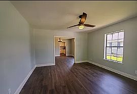 Charming 3 Bedroom in Shawnee, OK (Photo 1 of 6)
