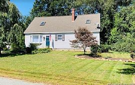 80 Lake Dr, Oakdale, Ct 06370 in Oakdale, CT