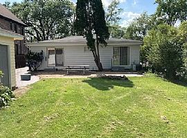 Spacious 4bedroom Home Available @ Elmhurst   in Elmhurst, IL