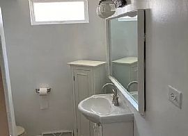 Spacious 4bedroom Home Available @ Elmhurst   in Elmhurst, IL (Photo 10 of 11)