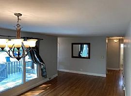 Spacious 4bedroom Home Available @ Elmhurst   in Elmhurst, IL (Photo 4 of 11)