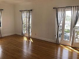 102 Pomona Ave #c, Long Beach, Ca in Long Beach, CA (Photo 3 of 12)