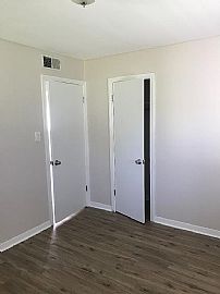 3 Bedroom Home  in Des Plaines, IL (Photo 3 of 12)