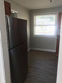 3 Bedroom Home  in Des Plaines, IL (Photo 8 of 12)