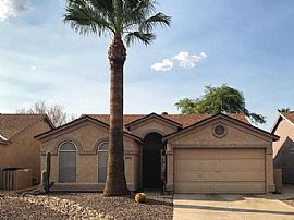 1802 E Peach Tree Dr, Chandler, Az 85249 in Chandler, AZ