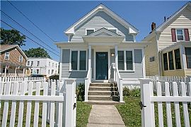 17 Eastnor Rd, Newport, Ri 02840 in Newport, RI