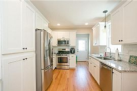 17 Eastnor Rd, Newport, Ri 02840 in Newport, RI (Photo 3 of 7)