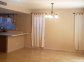 Luxurious 3 Bedroom Home  in Phoenix, AZ (Photo 6 of 12)