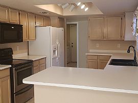 Luxurious 3 Bedroom Home  in Phoenix, AZ (Photo 7 of 12)