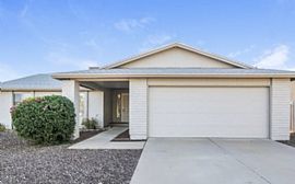 Sweet and Beautiful Family Home For Rent Ready For You to Move  in Glendale, AZ