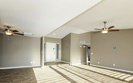 Sweet and Beautiful Family Home For Rent Ready For You to Move  in Glendale, AZ (Photo 4 of 11)