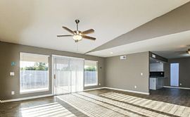 Sweet and Beautiful Family Home For Rent Ready For You to Move  in Glendale, AZ (Photo 5 of 11)