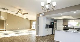 Sweet and Beautiful Family Home For Rent Ready For You to Move  in Glendale, AZ (Photo 7 of 11)