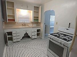 413 25th St, Sacramento, Ca in Sacramento, CA (Photo 5 of 6)