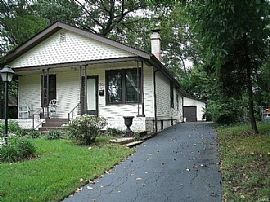 Cozy 2 Bedroom Apartment Pet Friendly in Saint Louis, MO