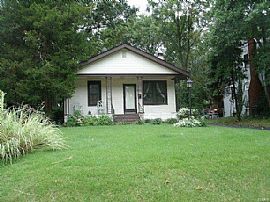 Cozy 2 Bedroom Apartment Pet Friendly in Saint Louis, MO (Photo 2 of 3)