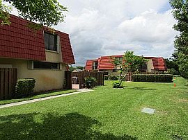 8345 Trent Ct Apt A, Boca Raton, Fl in Boca Raton, FL (Photo 3 of 8)