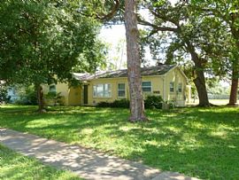 134 Sw Lincoln Cir N, Saint Petersburg, Fl 33703 in Saint Petersburg, FL