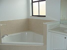 Nw 30th Ter, Miami, Fl in Miami, FL (Photo 4 of 7)