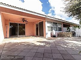 383 E Coral Trace Cir, Delray Beach, Fl  in Delray Beach, FL
