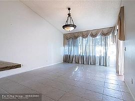 383 E Coral Trace Cir, Delray Beach, Fl  in Delray Beach, FL (Photo 5 of 8)