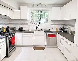 808 Foxon Rd, East Haven, Ct 06513 in East Haven, CT (Photo 3 of 12)