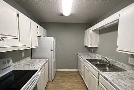 430 Canterbury Rd Apt A, Montevallo, Al 35115 in Montevallo, AL (Photo 4 of 12)