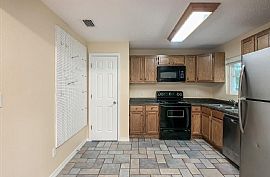 5652 Dee St #b, Gulf Shores, Al 36542 in Gulf Shores, AL (Photo 5 of 12)