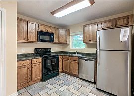 5652 Dee St #b, Gulf Shores, Al 36542 in Gulf Shores, AL (Photo 6 of 12)