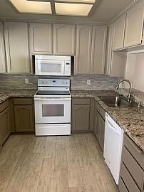 Beautifully Updated 3br 2b Home Located Off Herndon and Polk in Fresno, CA (Photo 2 of 6)