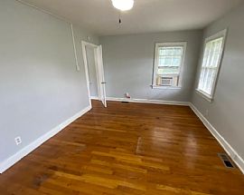 A Room in Kansas City in Kansas City, MO (Photo 5 of 11)