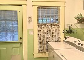 1667 Laurel St, Sarasota, Fl 34236, Usa in Sarasota, FL (Photo 5 of 11)