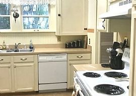 1667 Laurel St, Sarasota, Fl 34236, Usa in Sarasota, FL (Photo 6 of 11)