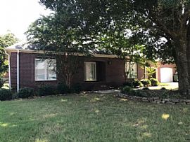 703 Beverly Dr, Muscle Shoals, Al 35661 in Muscle Shoals, AL