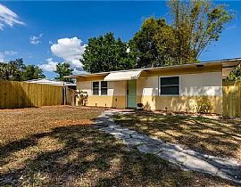 4433 Crestwood Dr N, Saint Petersburg, Fl 33714 in Saint Petersburg, FL