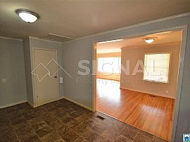 725 Meadowbrook Dr, Birmingham, Al 35215 in Birmingham, AL (Photo 4 of 12)