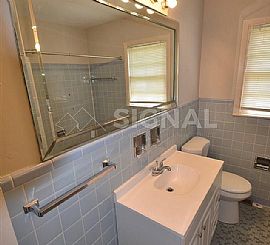 725 Meadowbrook Dr, Birmingham, Al 35215 in Birmingham, AL (Photo 5 of 12)