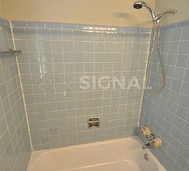 725 Meadowbrook Dr, Birmingham, Al 35215 in Birmingham, AL (Photo 6 of 12)